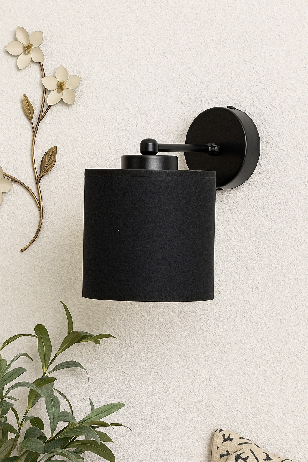Lampshade with Hat Wall Lamp in Black
