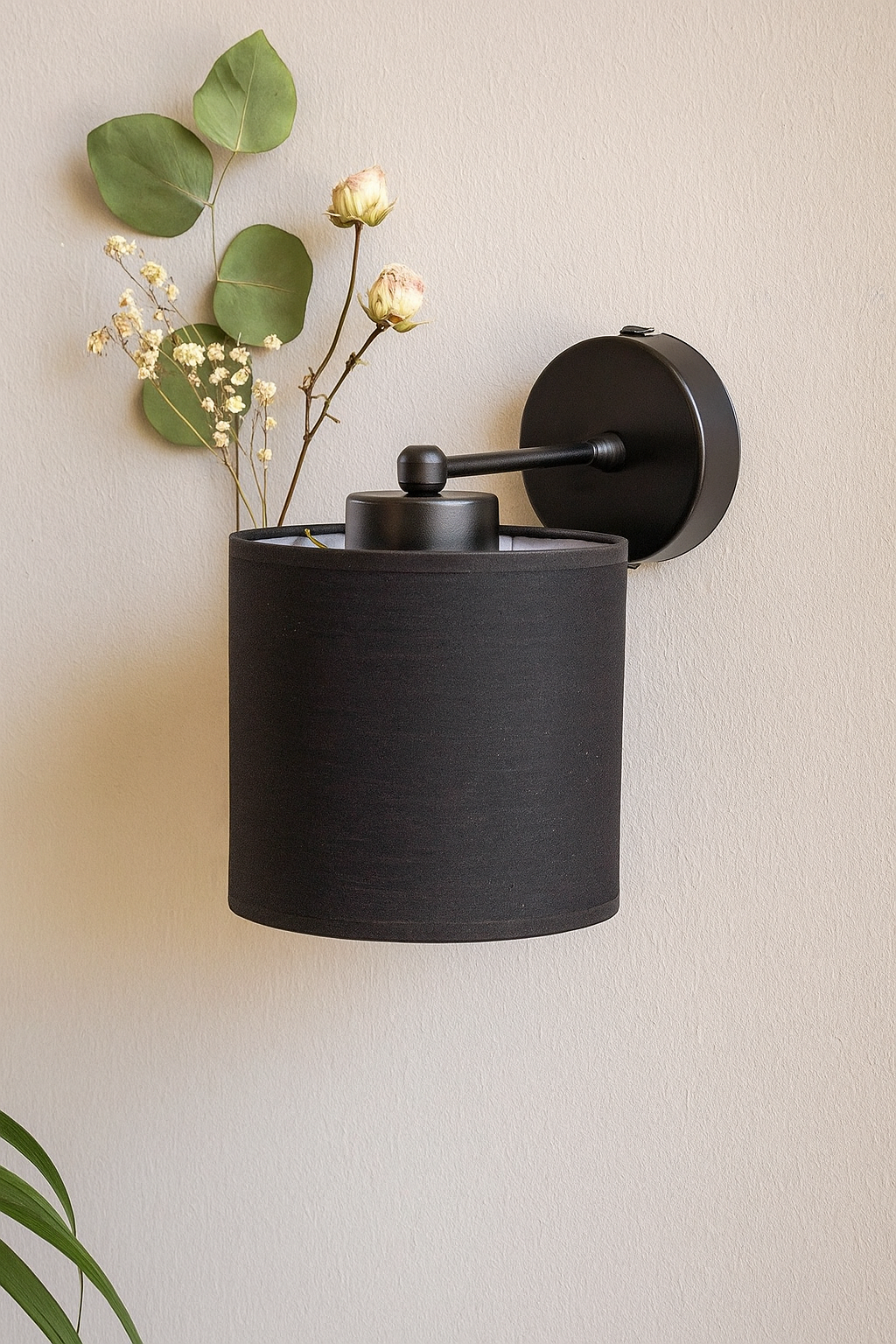 Lampshade with Hat Wall Lamp in Black