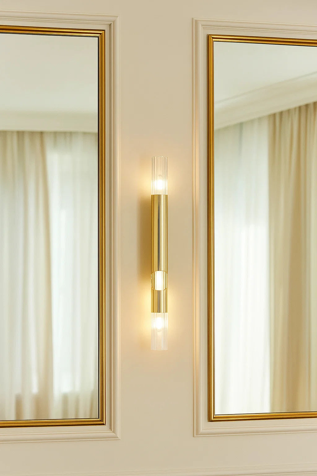 Lumora Single Glass Pipe Wall Lamp